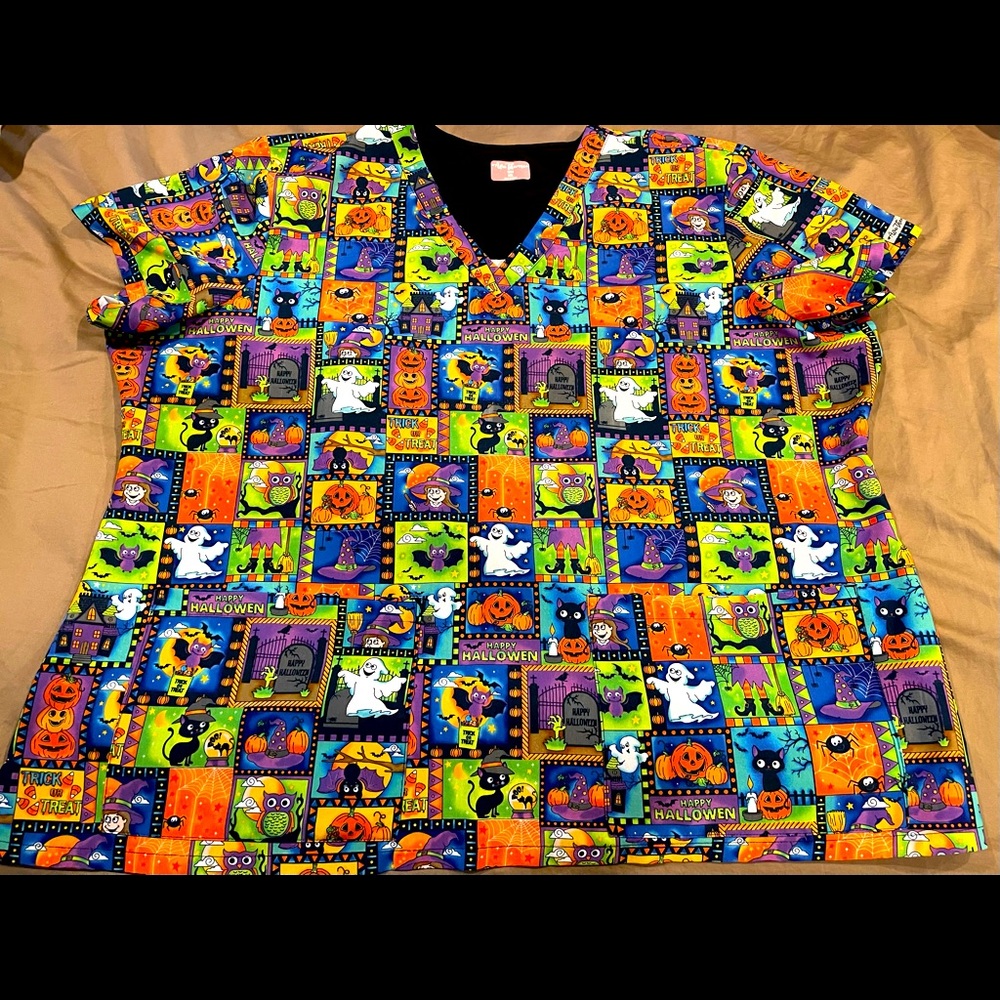 Halloween seasonal scrub top 4xl